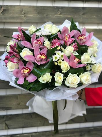 Букет цветов из: Розы и Хризантемы в Ильинке Новокузнецк
