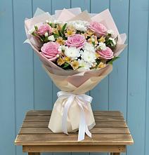 Букет цветов из:  Гвоздики, Орхидеи и Розы в Ильинке Новокузнецк