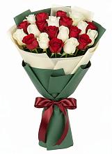 Букет Микс из красных и белых роз в Ильинке Новокузнецк