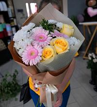 Букет цветов из:  Герберы, Розы и Хризантемы в Ильинке Новокузнецк