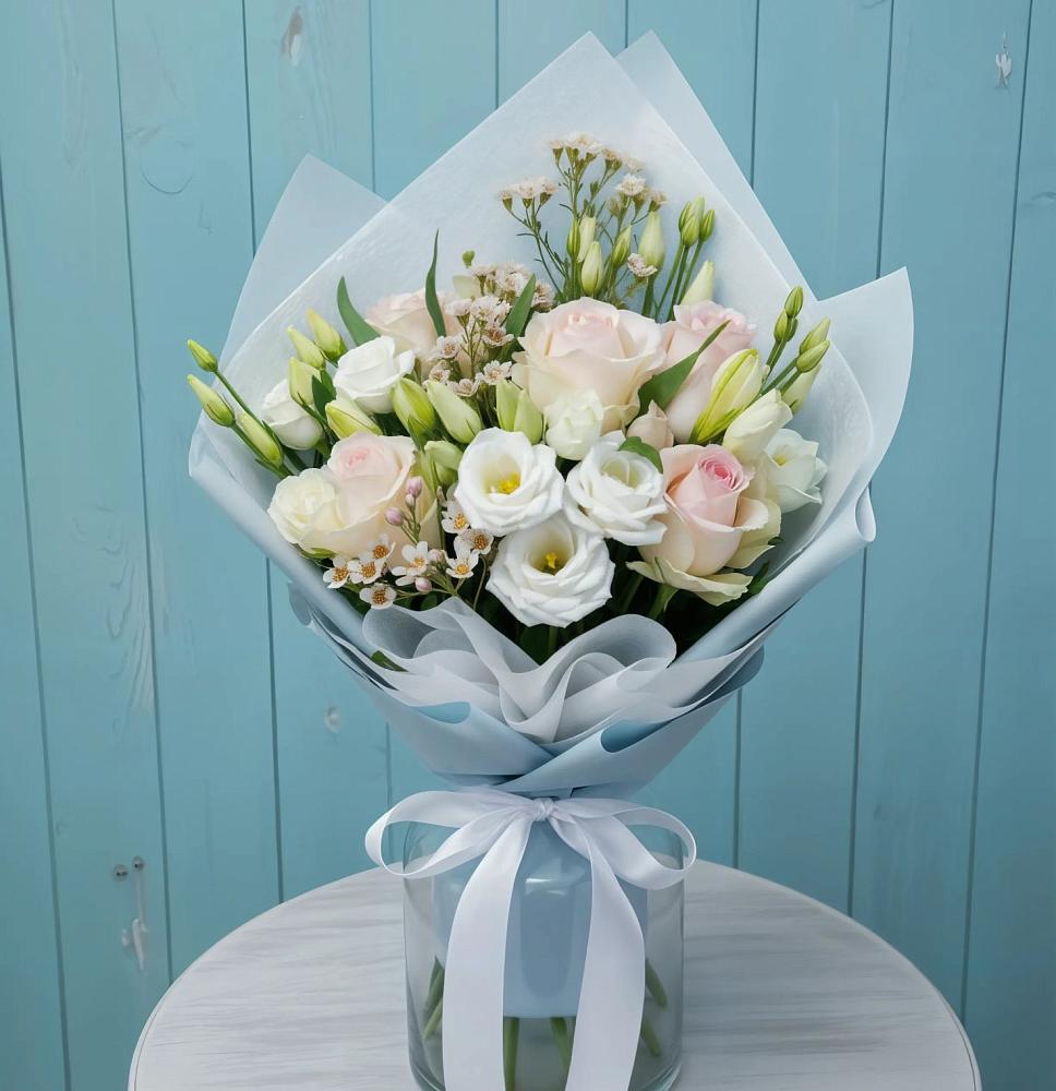 Букет цветов из: Розы и Лизиантусы в Ильинке Новокузнецк