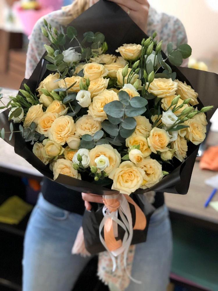 Букет цветов из: Розы и Лизиантусы в Ильинке Новокузнецк