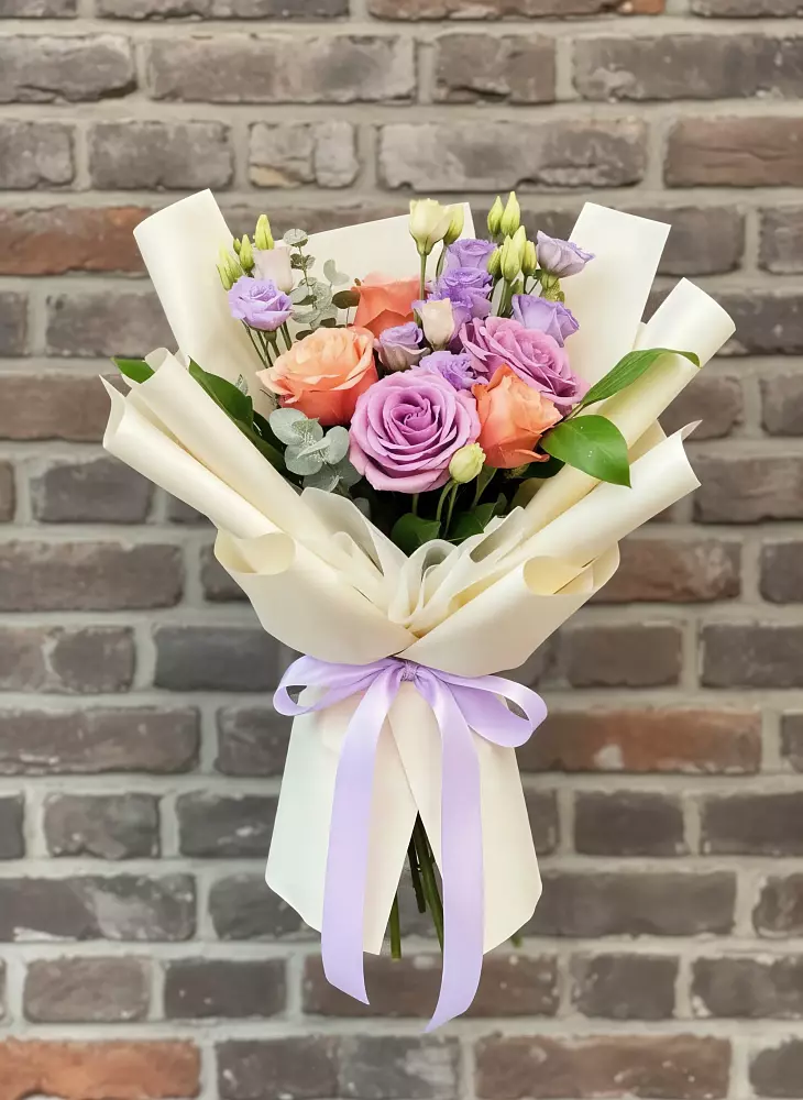 Букет цветов из: Лизиантусы и Розы в Ильинке Новокузнецк