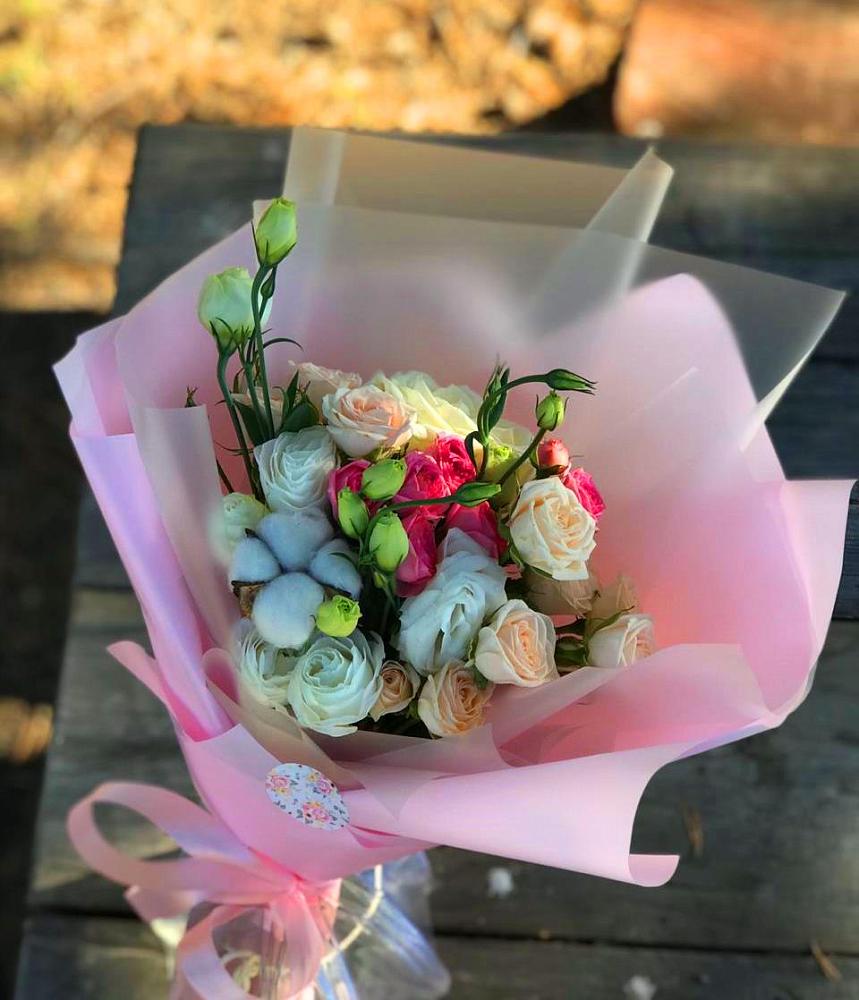 Букет цветов из: Розы и Лизиантусы в Ильинке Новокузнецк