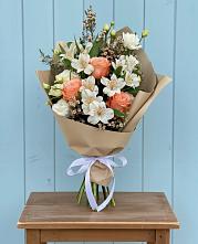 Букет цветов из:  Альстромерии, Лизиантусы, Розы и Хризантемы #REPLACE_PRED# Ильинке Новокузнецк