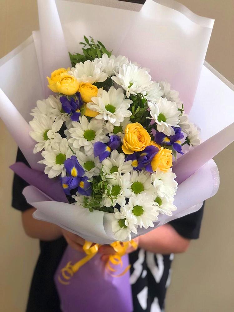 Букет цветов из: Ирисы, Хризантемы и Розы в Ильинке Новокузнецк
