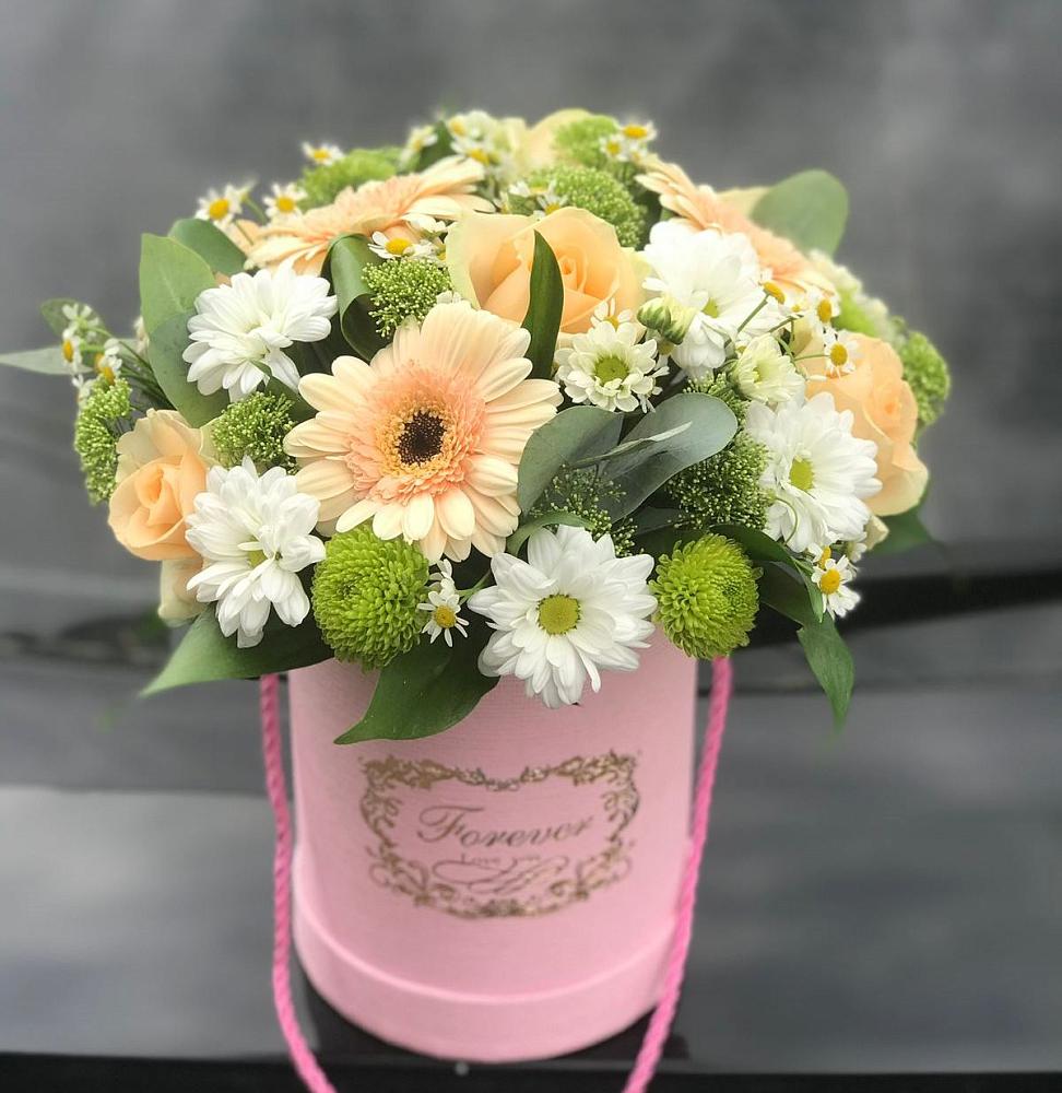 Цветочная композиция из Розы, Герберы и Хризантемы в шляпной коробке в Ильинке Новокузнецк