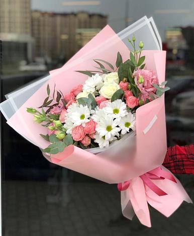 Букет цветов из: Розы, Лизиантусы и Хризантемы в Ильинке Новокузнецк