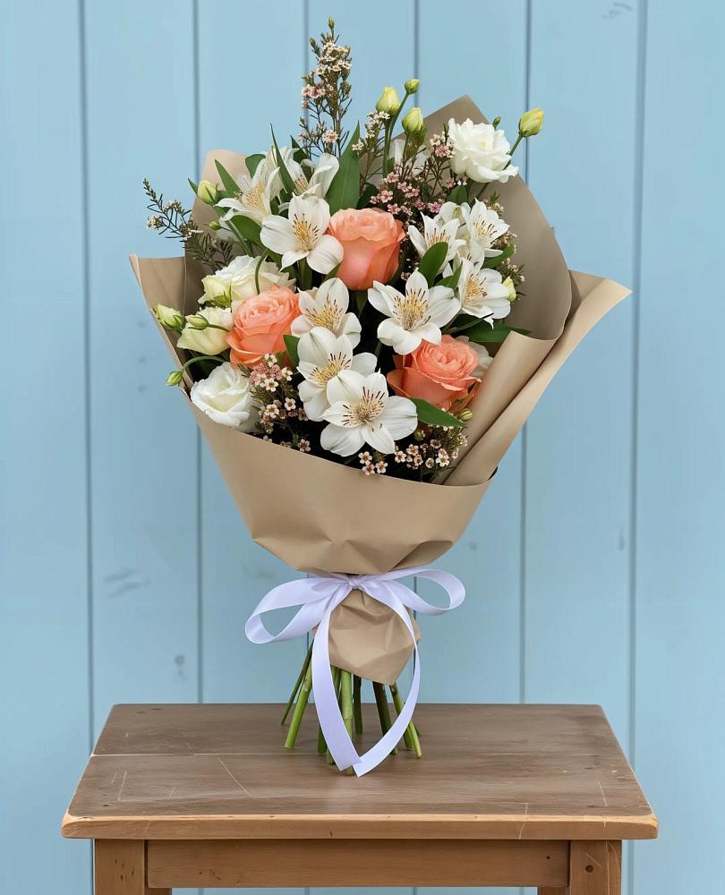 Букет цветов из: Альстромерии, Лизиантусы, Розы и Хризантемы в Ильинке Новокузнецк