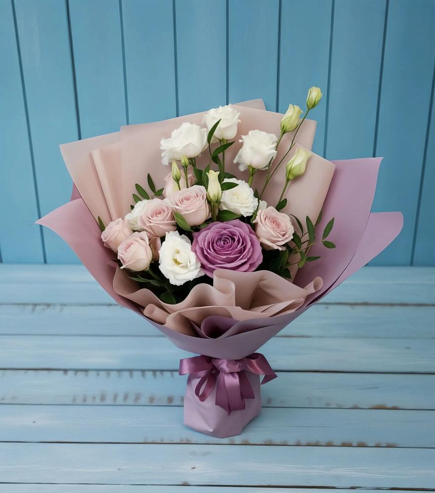 Букет цветов из: Розы и Лизиантусы в Ильинке Новокузнецк